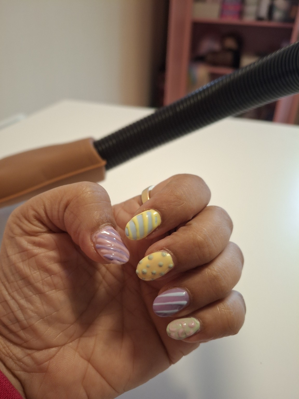 Nagels met een kleurrijk ontwerp